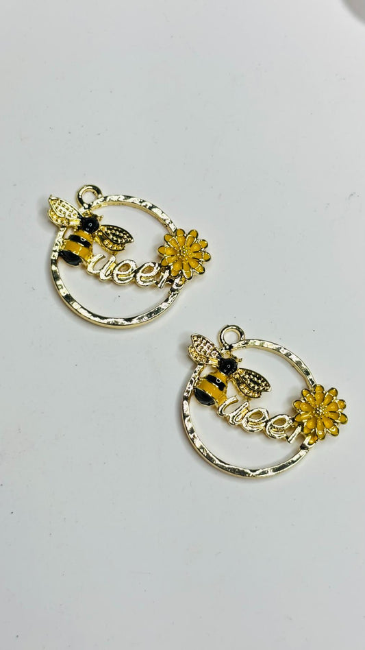 Queen Bee Gold Charm – Yellow Daisy Floral Pendant for DIY Jewelry & Crafts (1 PC)
