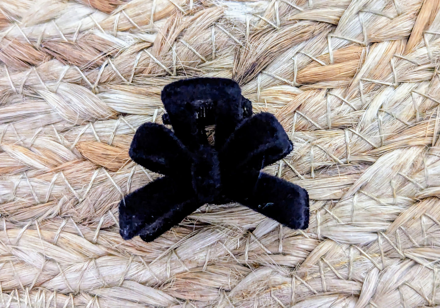 Velvet Mini Claw Clip (Black)