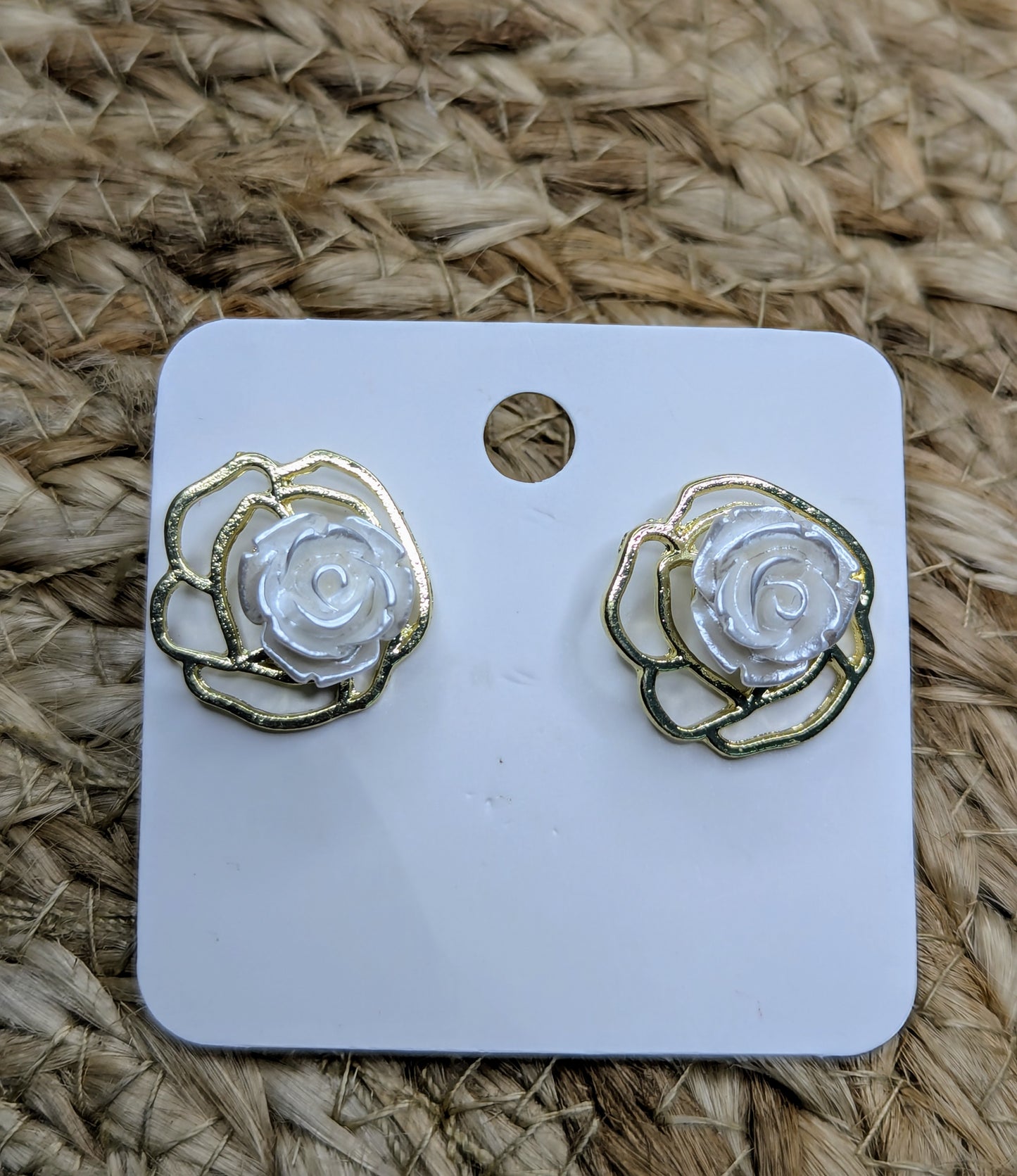 Hollow Pearl Flower Earrings